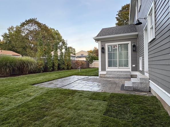 8 Brown Ave, Newburyport MA 01950