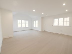 8 Brown Ave, Newburyport MA 01950