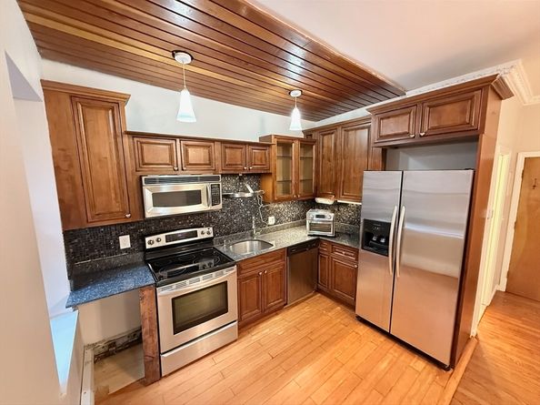 390 Riverway 6, Boston MA 02115