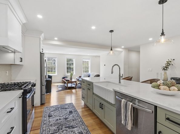 1014 Highland St, Holliston MA 01746
