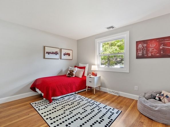 30 Paul Revere Rd, Acton MA 01720