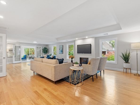 30 Paul Revere Rd, Acton MA 01720