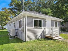 8 10th Ave, Halifax MA 02338