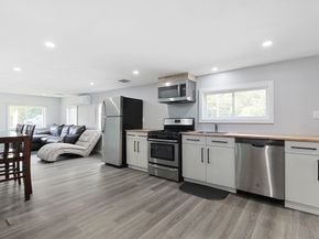 8 10th Ave, Halifax MA 02338