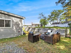 8 10th Ave, Halifax MA 02338