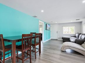 8 10th Ave, Halifax MA 02338