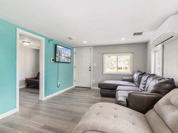 8 10th Ave, Halifax MA 02338