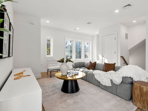 106 River Street 14, Newton MA 02465