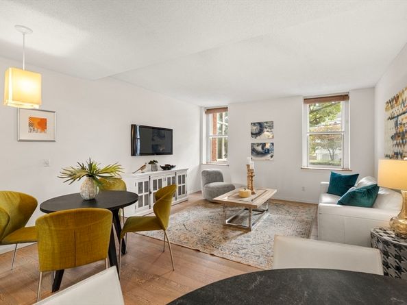 51 Pettee St 11, Newton MA 02464
