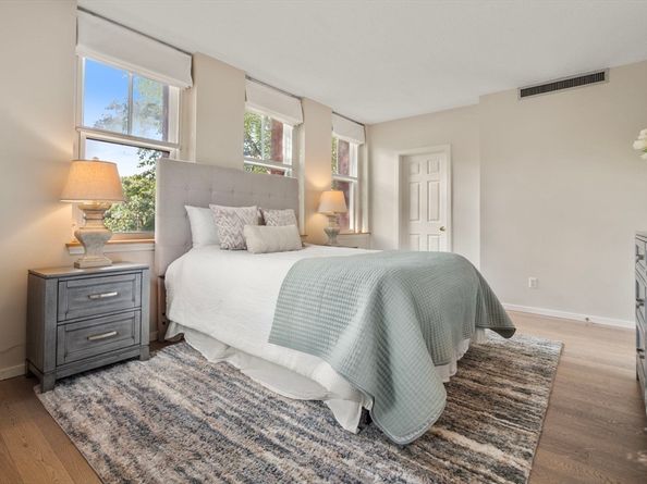 51 Pettee St 11, Newton MA 02464