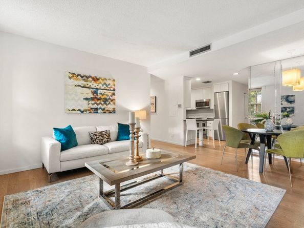51 Pettee St 11, Newton MA 02464