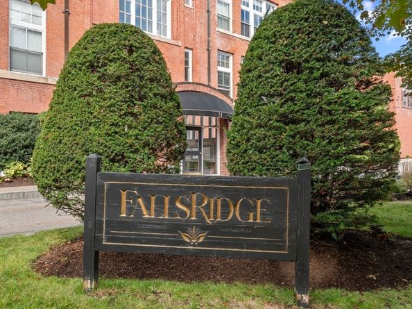 51 Pettee St 11, Newton MA 02464