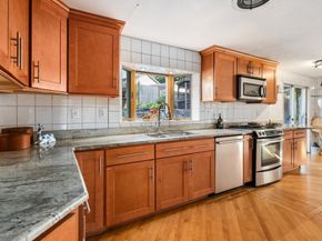 75 Bay View Dr, Swampscott MA 01907
