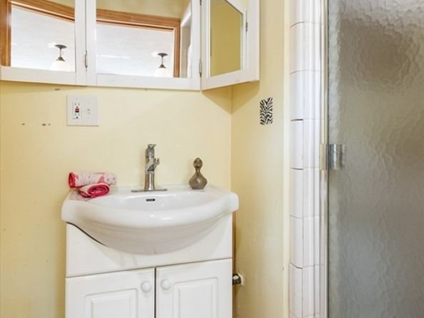 75 Bay View Dr, Swampscott MA 01907