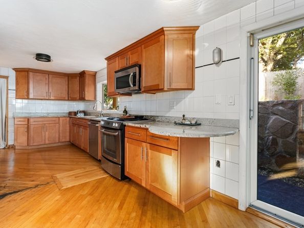 75 Bay View Dr, Swampscott MA 01907