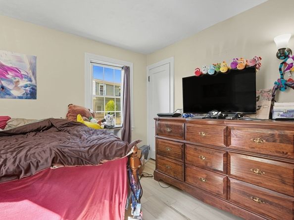 314 Burncoat St, Worcester MA 01606