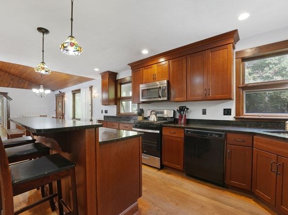 196 High Street, Rochester MA 02770