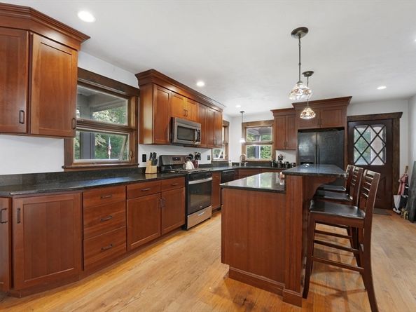 196 High Street, Rochester MA 02770