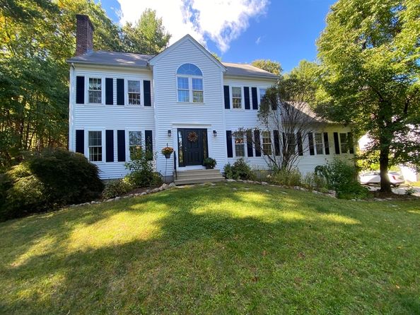 217 Brookway Dr, Northbridge MA 01534