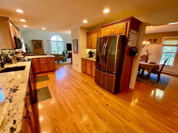 217 Brookway Dr, Northbridge MA 01534