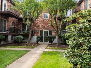 21 Westgate Rd 6, Boston MA 02132