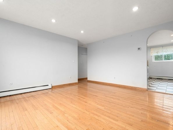 21 Westgate Rd 6, Boston MA 02132