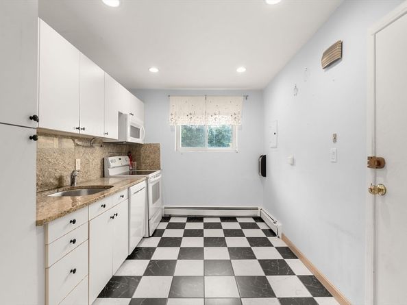 21 Westgate Rd 6, Boston MA 02132