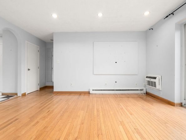 21 Westgate Rd 6, Boston MA 02132