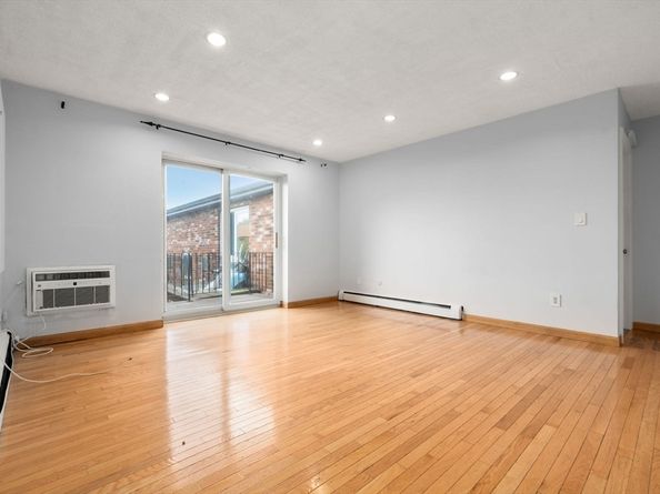 21 Westgate Rd 6, Boston MA 02132