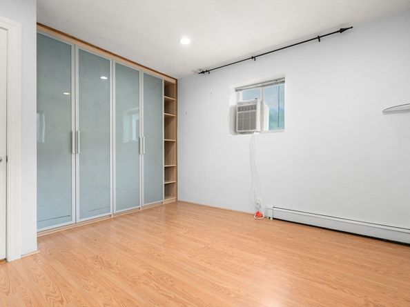 21 Westgate Rd 6, Boston MA 02132