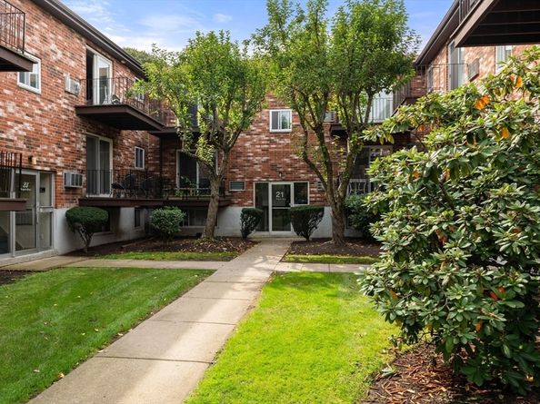 21 Westgate Rd 6, Boston MA 02132