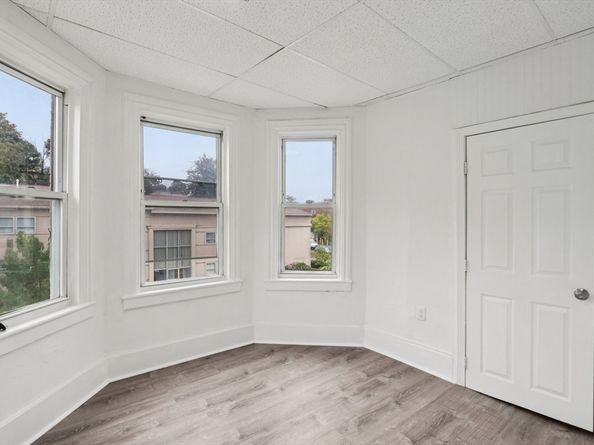126 Lincoln St, Worcester MA 01605