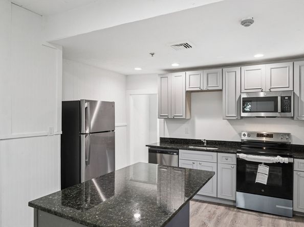 126 Lincoln St, Worcester MA 01605