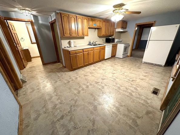 29 Fiske St, Southbridge MA 01550