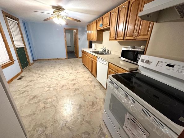 29 Fiske St, Southbridge MA 01550