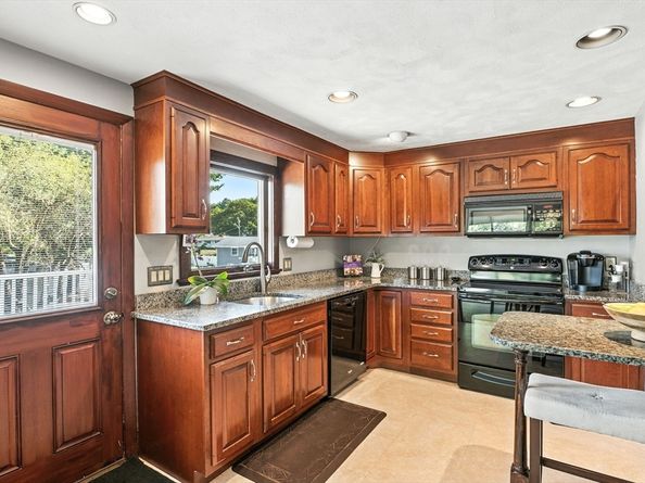 7 Market St, Peabody MA 01960