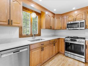 20 Barbara Circle, Woburn MA 01801