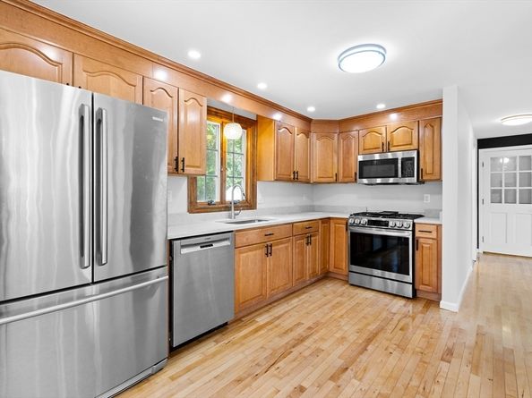 20 Barbara Circle, Woburn MA 01801
