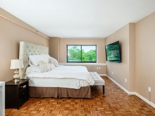 300 Lynn Shore Dr 807, Lynn MA 01902