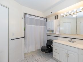 300 Lynn Shore Dr 807, Lynn MA 01902