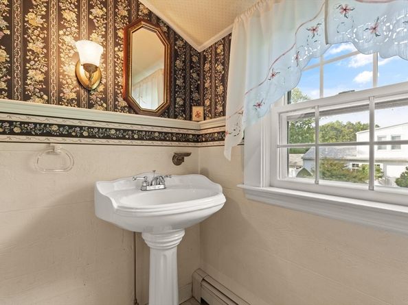 277 School St, Whitman MA 02382