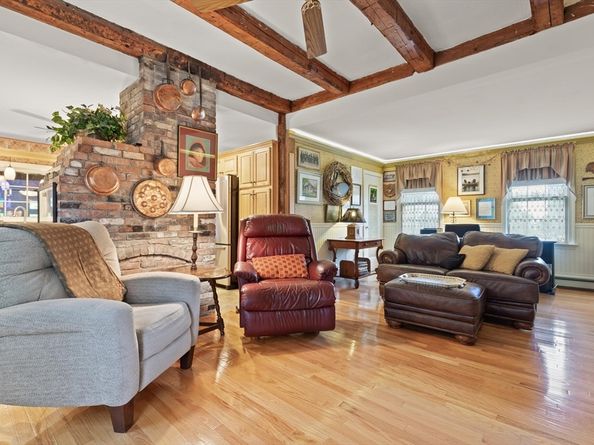 277 School St, Whitman MA 02382