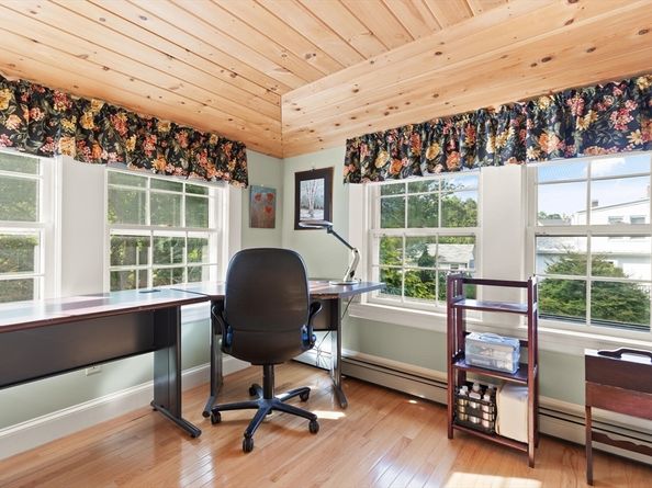 277 School St, Whitman MA 02382