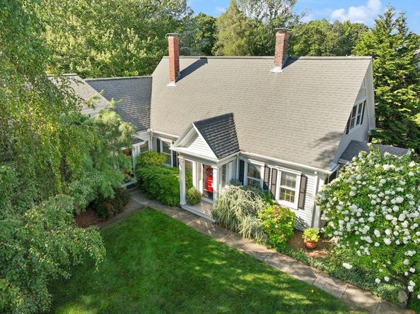 277 School St, Whitman MA 02382