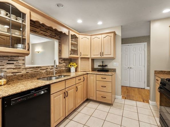 164 Plymouth St, Halifax MA 02338