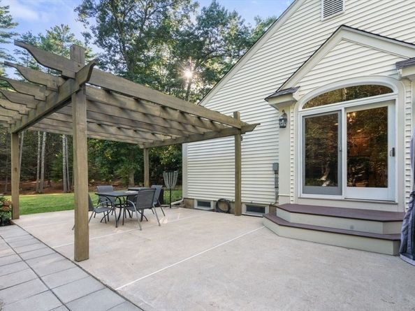164 Plymouth St, Halifax MA 02338