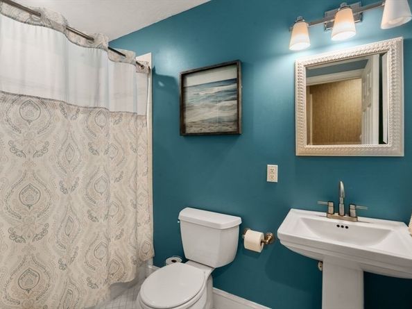 164 Plymouth St, Halifax MA 02338