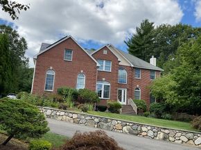 7 Homeland Cir, Saugus MA 01906
