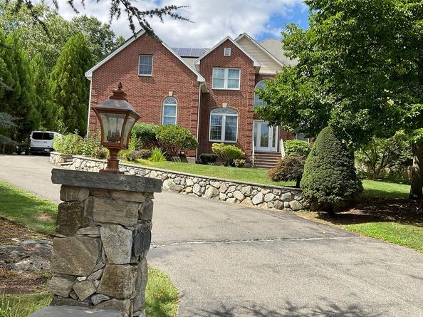 7 Homeland Cir, Saugus MA 01906