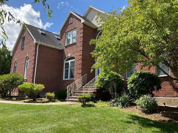 7 Homeland Cir, Saugus MA 01906